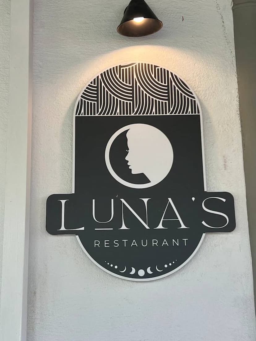 Lunas Restaurant