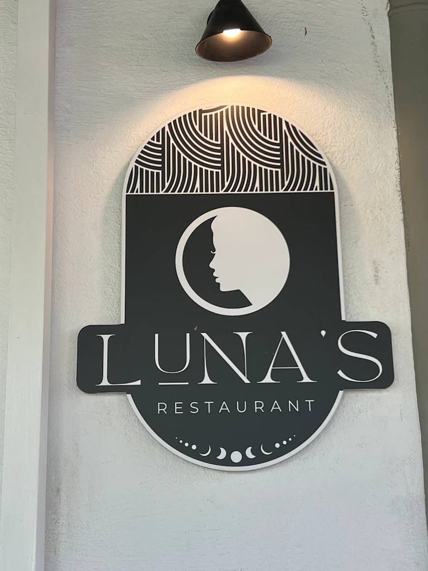 Lunas Restaurant